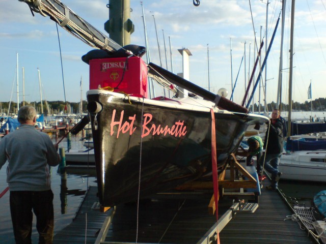 Hot Brunette im SCG - Photocopyright: SailingAnarchy.de